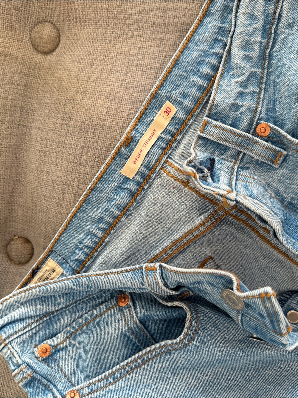 Levi's Light Blue wedgie Straight Jeans size 30 - Picture 2 of 5